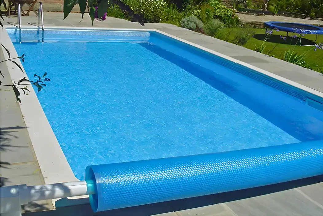 Bazen sa smotanim prekrivačem